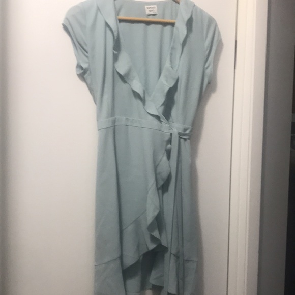 Aritzia Sunday Best Savoy wrap dress in skyblue, size 00 - Picture 2 of 4